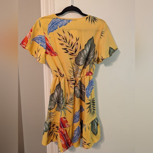 Cinnie Yellow Tropical Keyhole Fit & Flare Dress Size S NWT - Picture 4 of 6